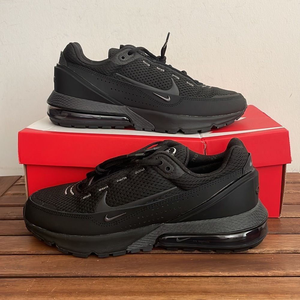 Nike Women's Black Athletic Sneakers with Air Cushion